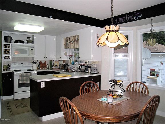 4th image of 1038 Woodlawn Ave