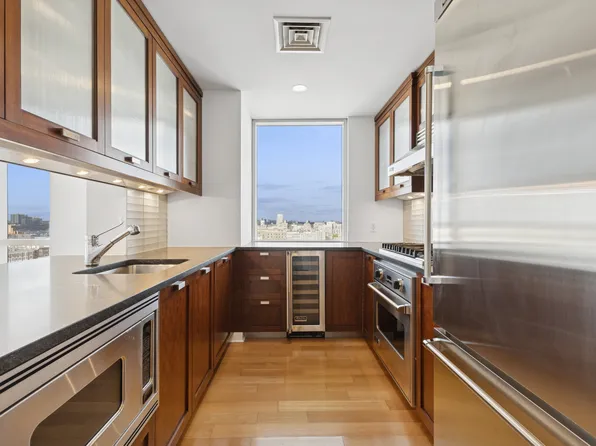 2628 Broadway image 2 of 7