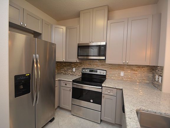 4th image of 17 Buttonwood Ln #B