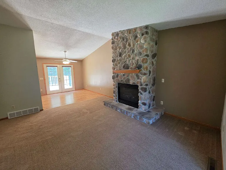 E11975 E Robin Rd — Photo 11
