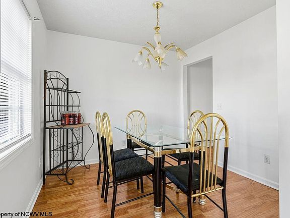 4th image of 46 Oakridge Ln