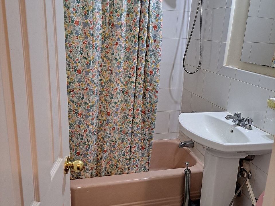 2nd image of 2064 Barnes Ave