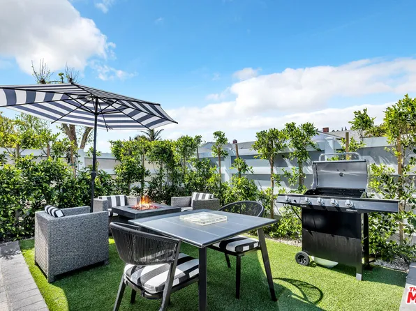 7076 Park Manor Ave, North Hollywood, CA 91605