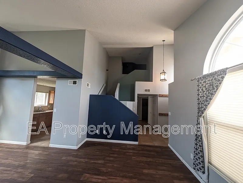 3 bed, 2.5 bath, 1825 sqft, $2,500 — Photo 4