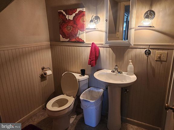 5th image of 444 Donegal Springs Rd