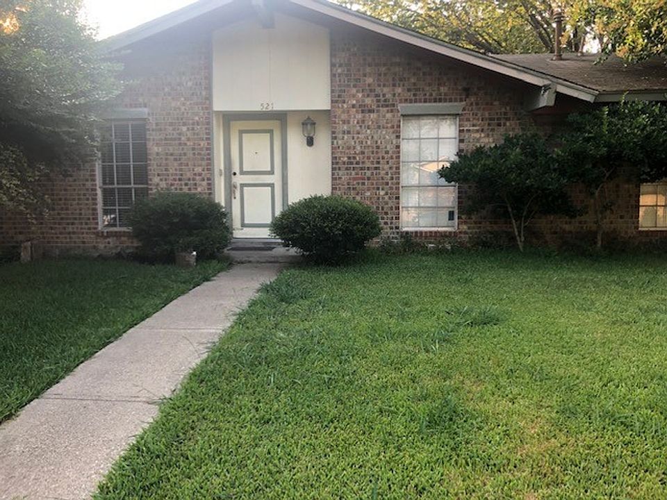 2nd image of 521 Doral Pl