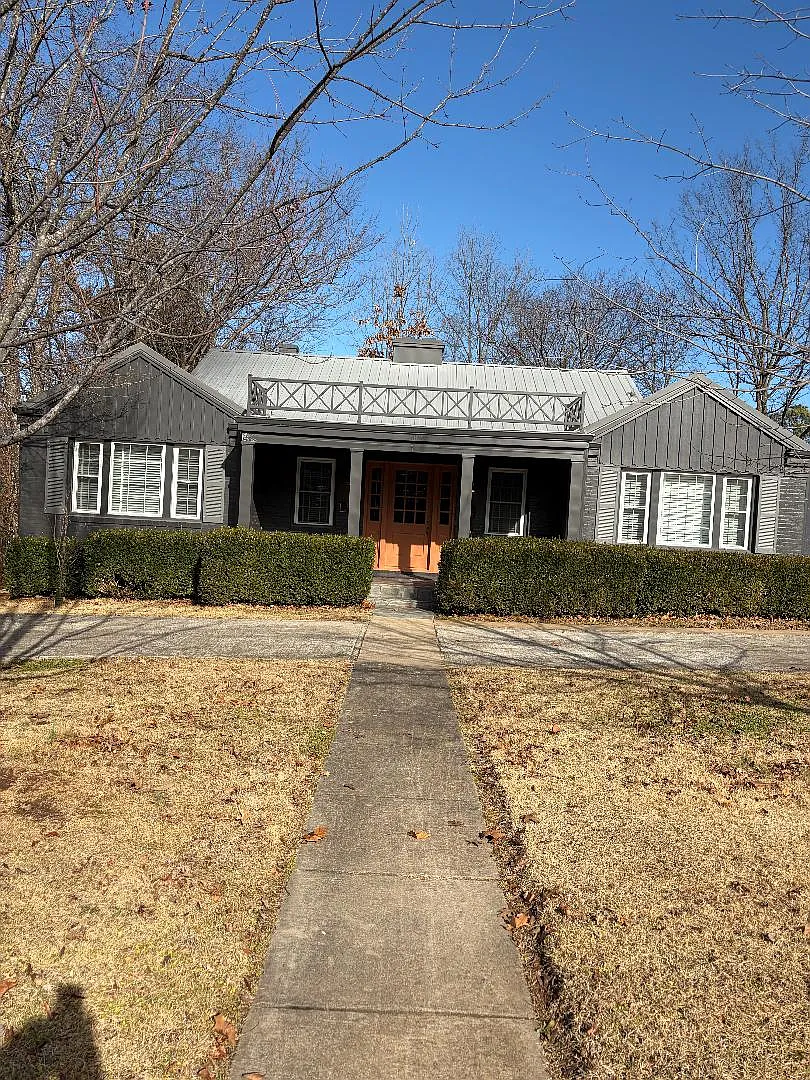 2 bed, 1385 sqft, $2,490 — Photo 1