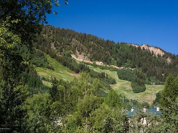 Straight on Views of Aspen Mountain