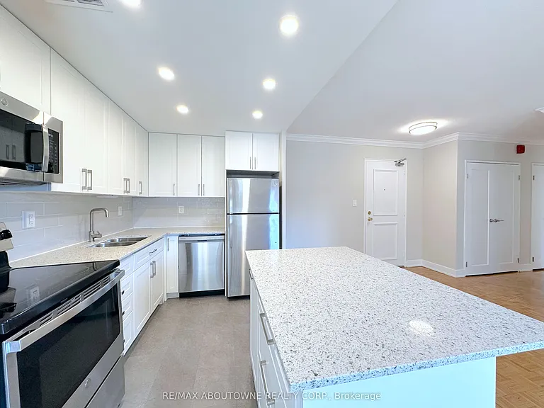 135 Allan St #504 — Photo 5