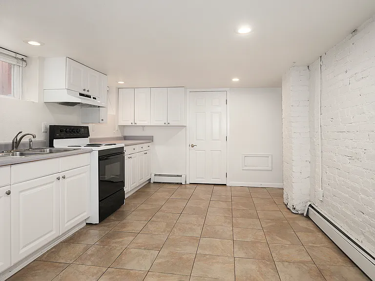 668 S Ogden St #B — Photo 17