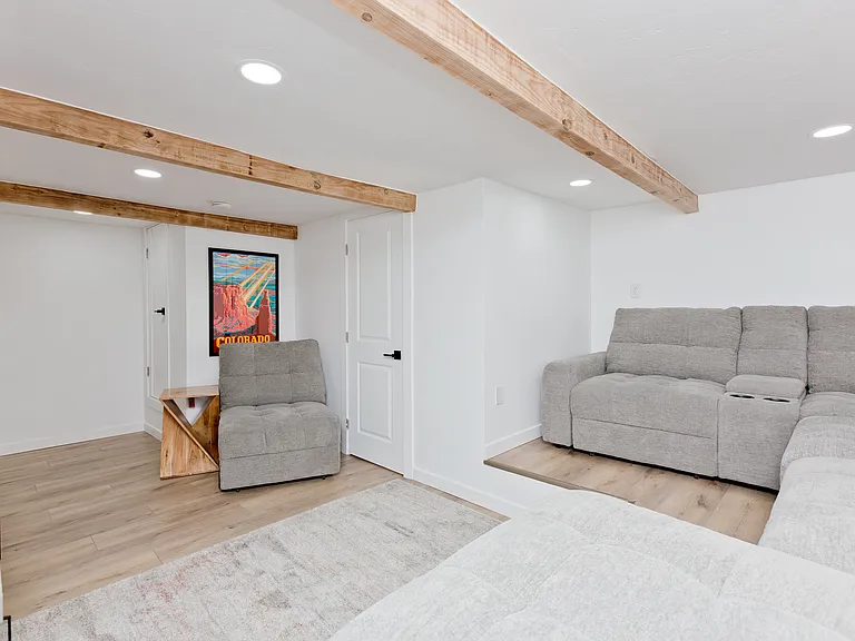 241 Gunnison Ave — Photo 26