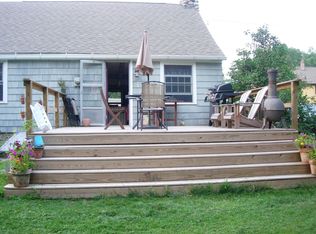 10 Vinegar Hill Rd, Gales Ferry, CT 06335