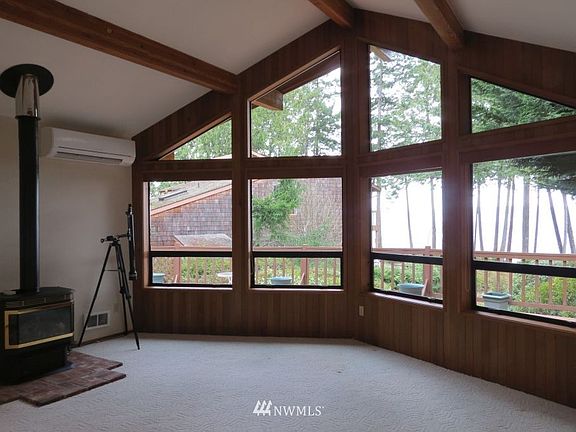 3rd image of 408 E Pointes Drive E