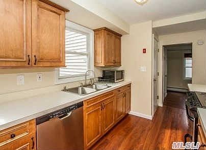 5th image of 63 Nassau Ln