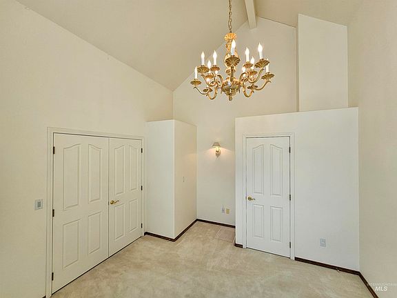 4th image of 2530 Valleyview Dr