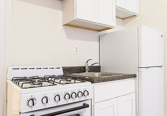 2nd image of 20 Seaman Ave APT 4F