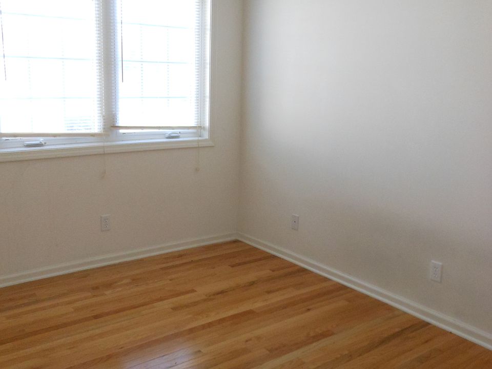 2nd image of 53 Renaissance Ln