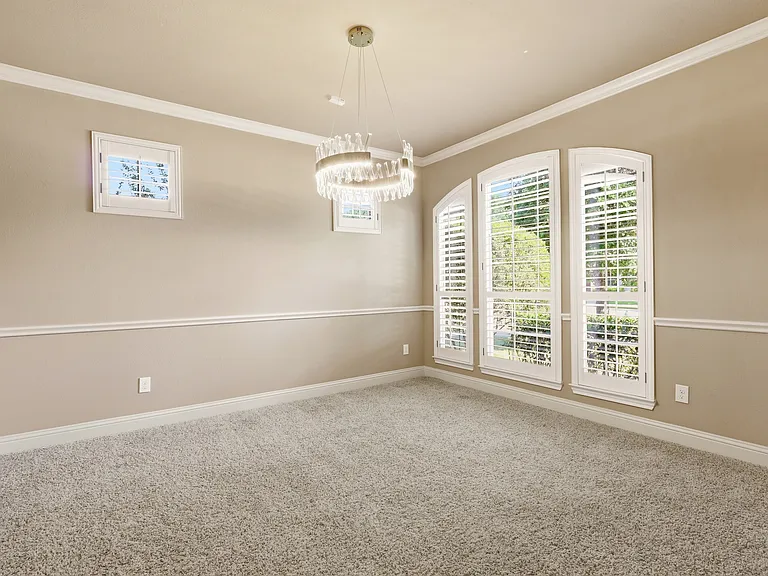 627 Seymour Dr — Photo 5