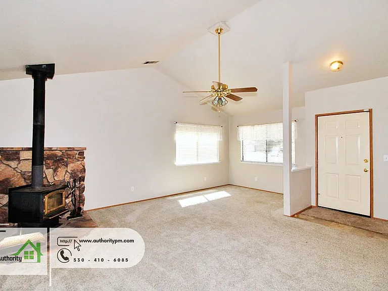 1748 Galaxy Way — Photo 7