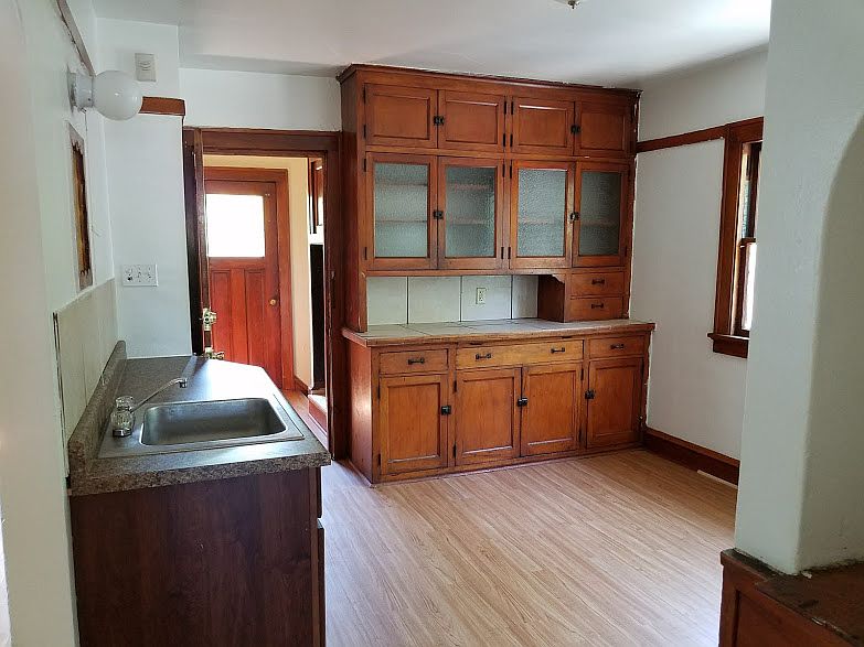 1st image of 3924 W Auer Ave