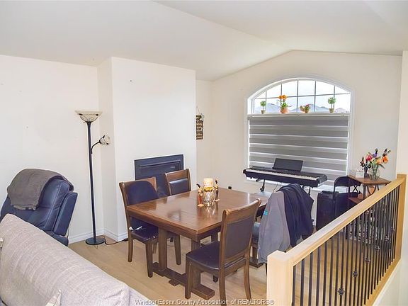 5th image of 1155 Aspen Ridge Cres