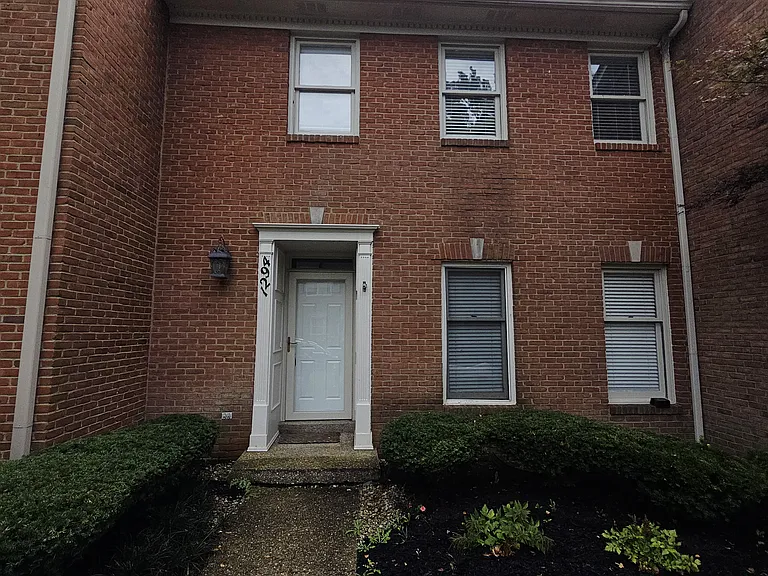 Welcome Home to Gray Hawk Rd