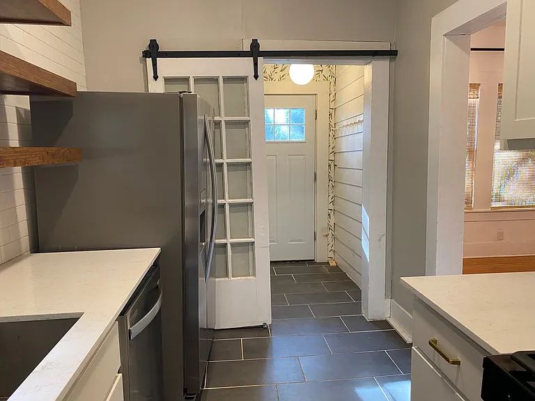 113 E 8th Ave — Photo 7