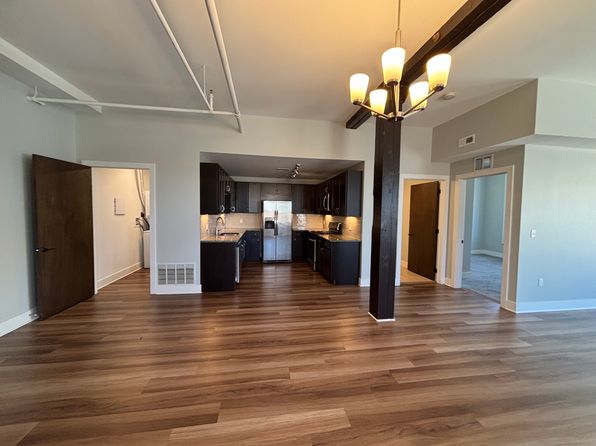 39 E Market St #305