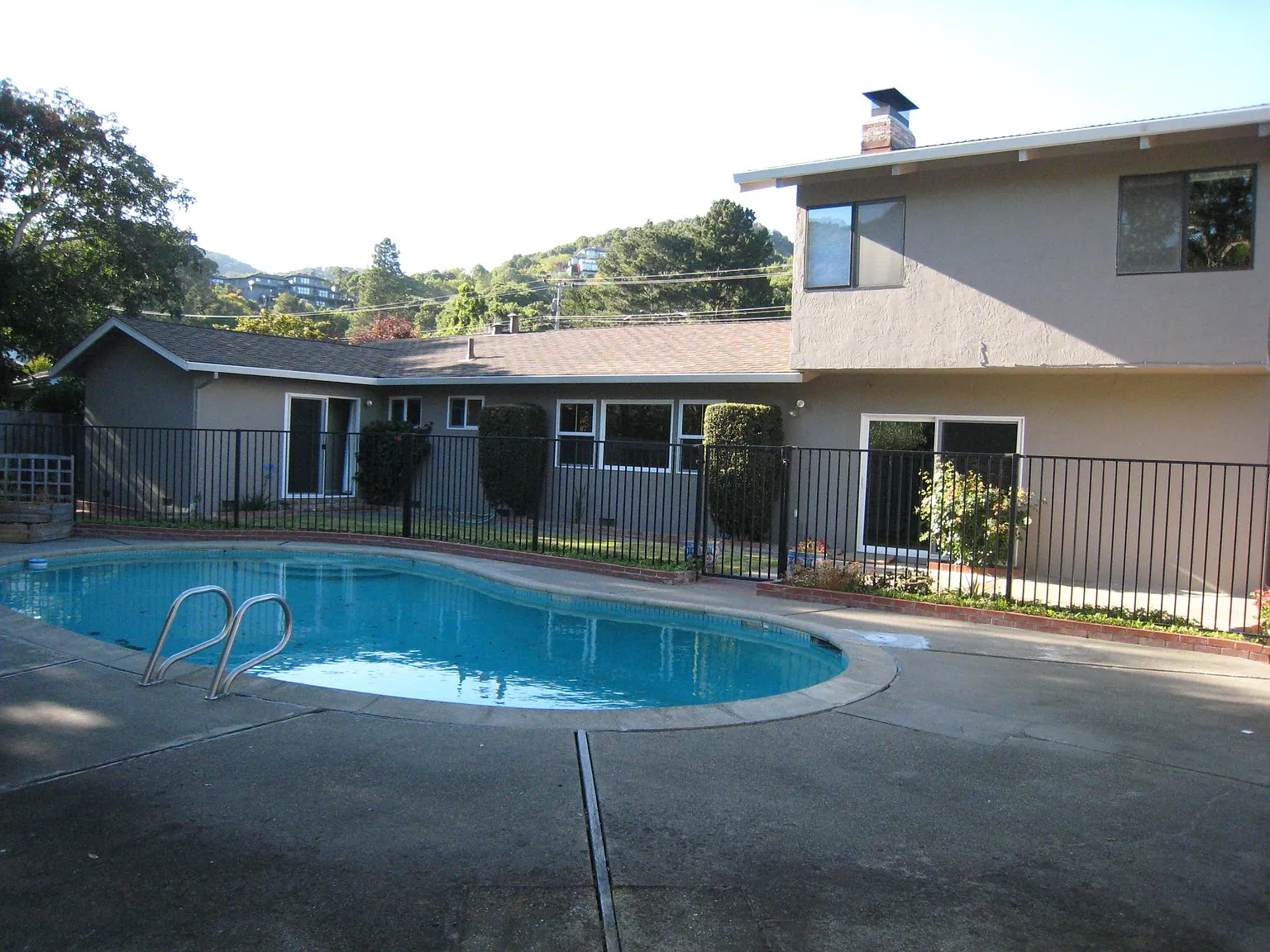 5 bed, 2216 sqft, $6,495 — Photo 2