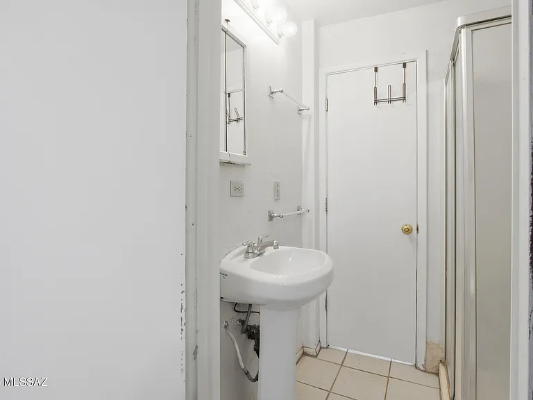 1419 E Linden St — Photo 12