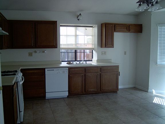 3rd image of 772 Ashley St