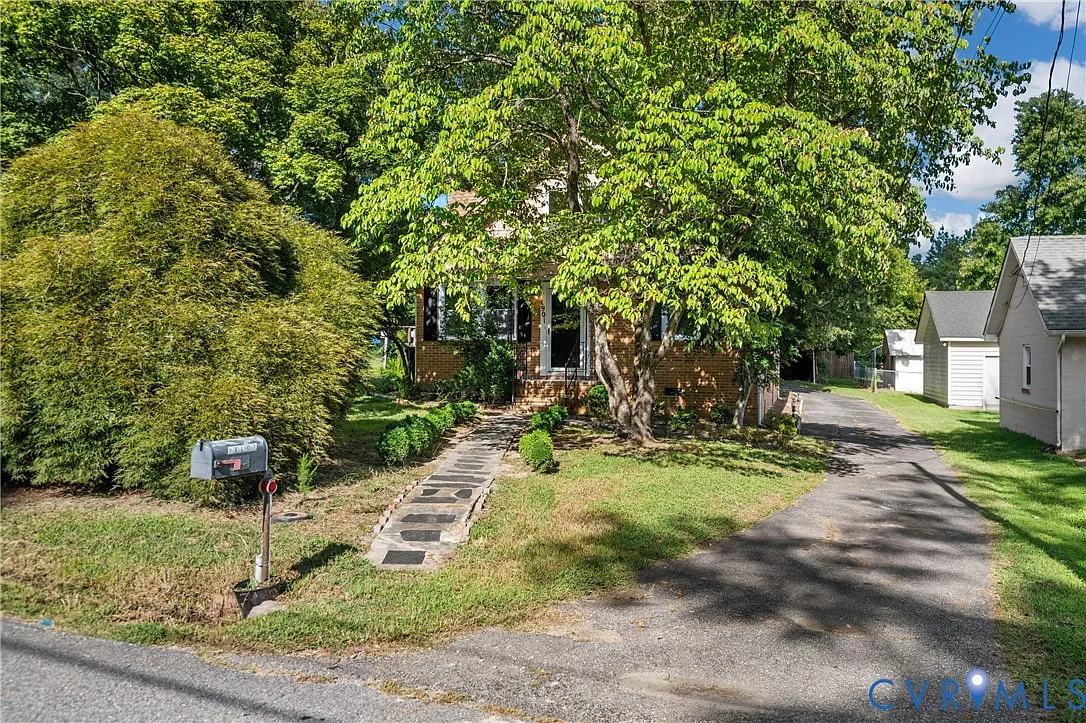 4 bed, 2.0 bath, 1722 sqft, $2,400 — Photo 1