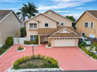 7833 NW 192nd St, Hialeah, FL 33015