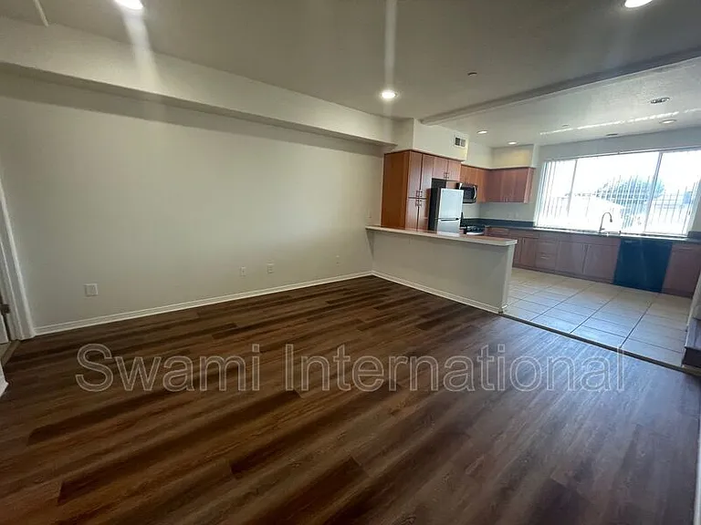 5010 S Figueroa St — Photo 6