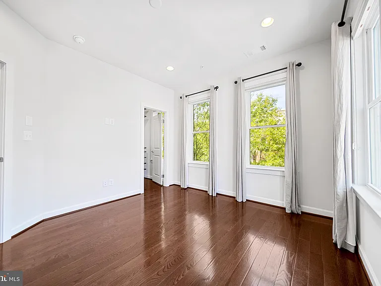 1121 S Lincoln St — Photo 29