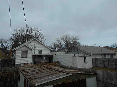 4th image of 914 W A St