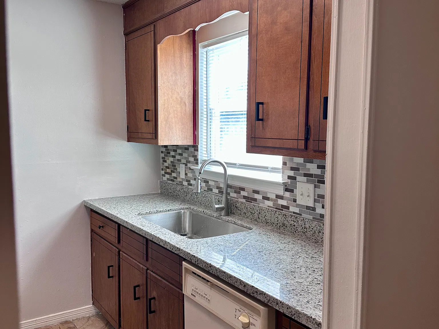 2 bed, 1.5 bath, 1100 sqft, $1,300 — Photo 2