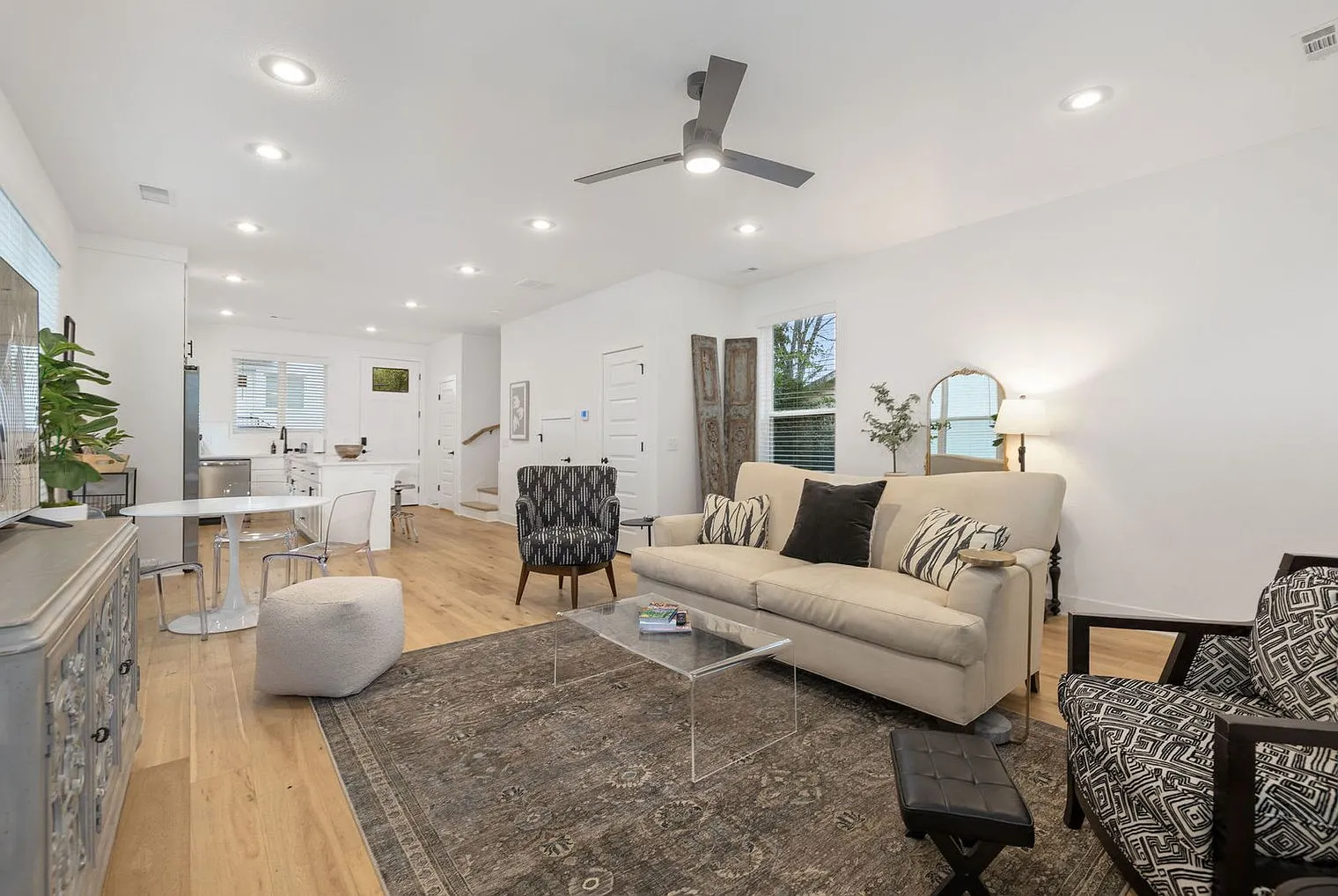 2 bed, 2.0 bath, 1291 sqft, $4,579 — Photo 1