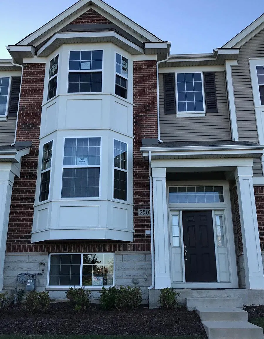 3 bed, 2.5 bath, 1880 sqft, $3,000 — Photo 1