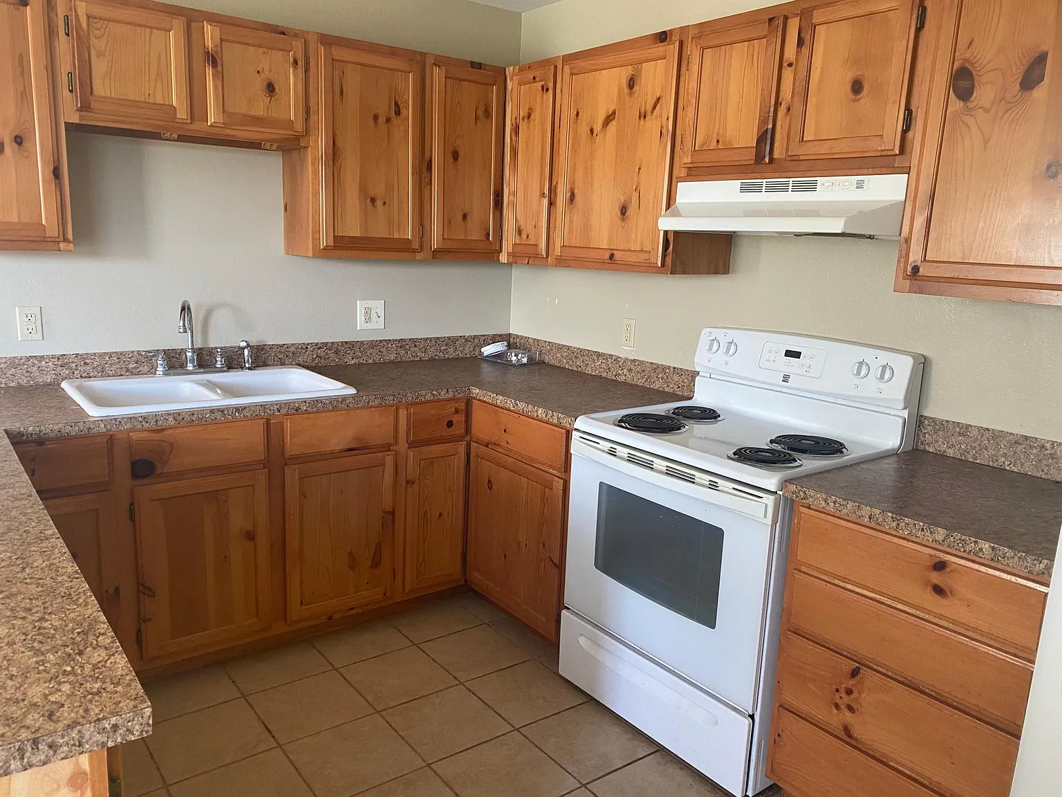 1130 Heron Ln — Photo 4