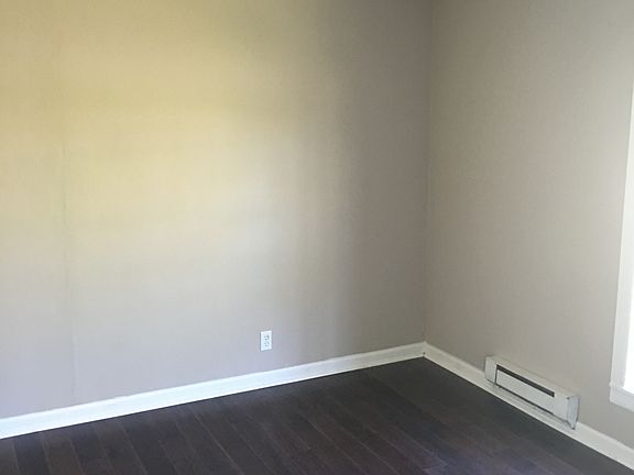 2nd image of 318 College St