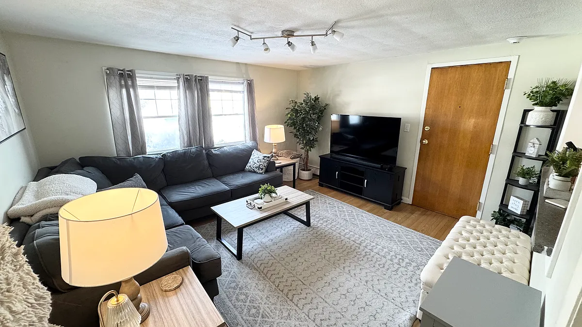 Building Photo - 33 Mullin Ave #2