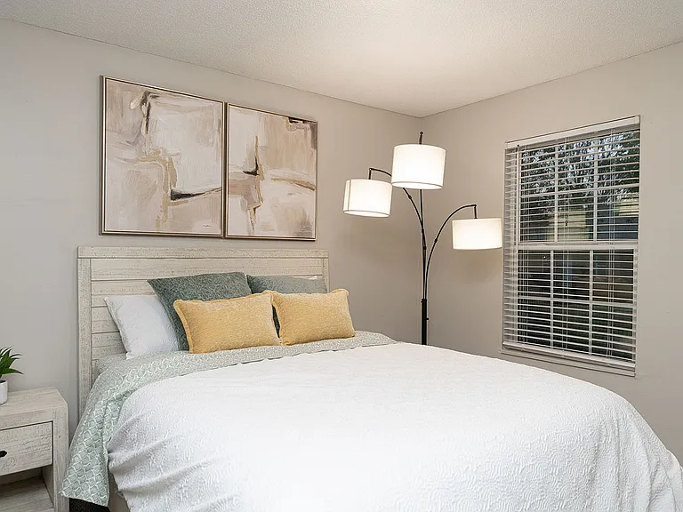 Bedroom with carpet