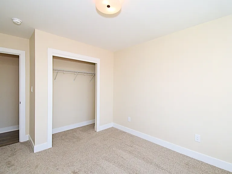 101 Hatfield Vlg — Photo 34