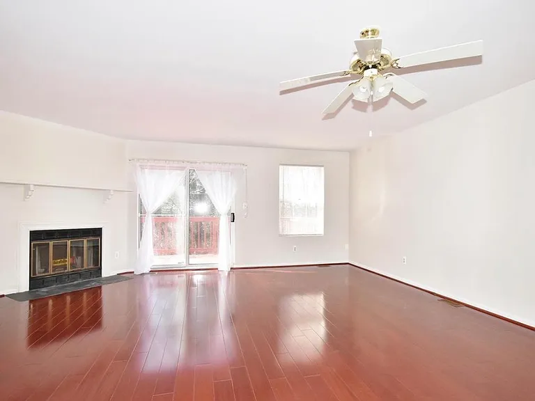 24 Bristow Ct — Photo 3