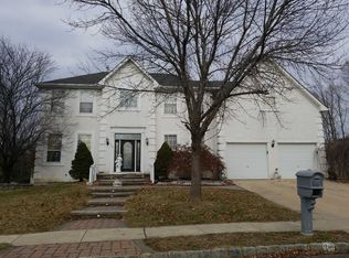 16 Goldspire Ln, Burlington, NJ 08016