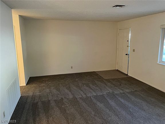 3rd image of 569 Greenbriar Townhouse Way