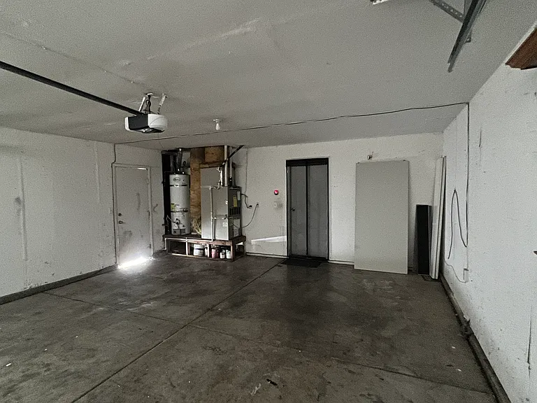 2752 Houston Ave — Photo 21