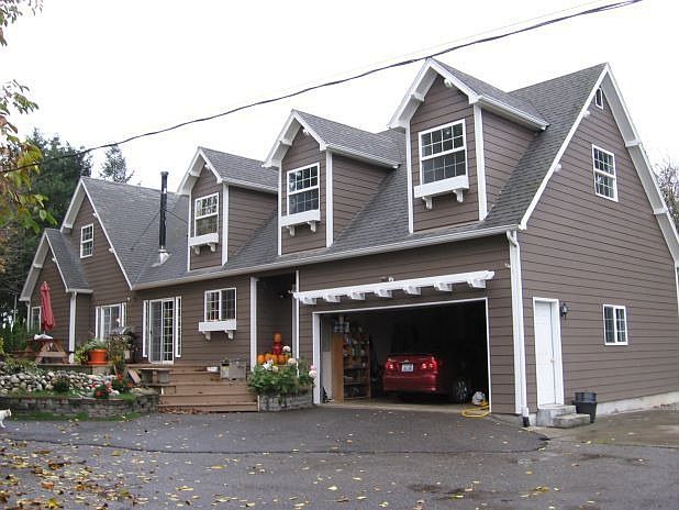 2nd image of 2003 Pangborn Rd
