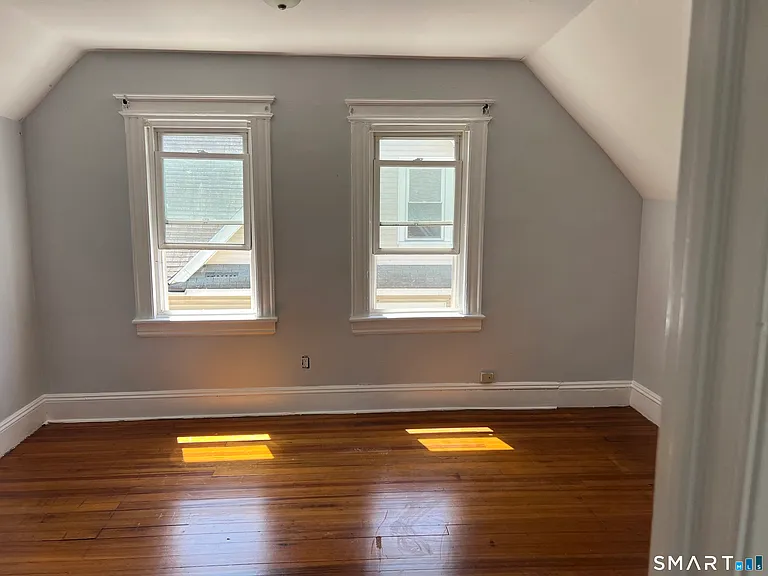 137 Hollister Ave — Photo 6